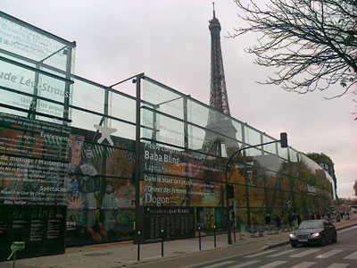 Le musée du Quai Branly est situé non loin de la Tour Eiffel