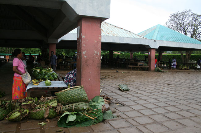 Le marché de Luganville